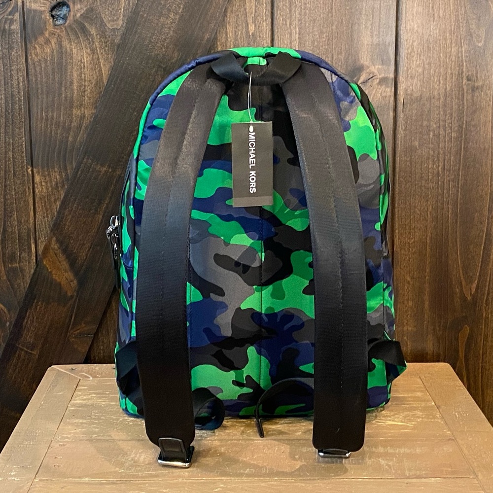 🔥SALE🔥NWT Authentic Michael Kors Camo Backpack - Picture 2 of 8